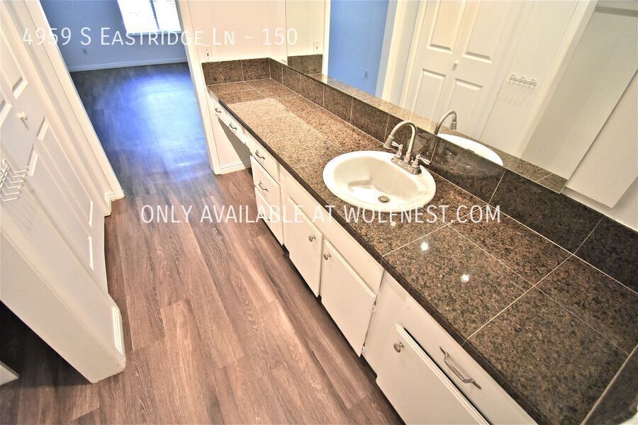 Gorgeous 2 Bed Murray Condo! No Deposit Option! property image