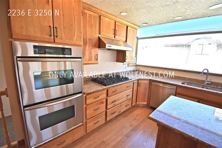 Gorgeous 4 Bed Layton Home! No Deposit Option! property image