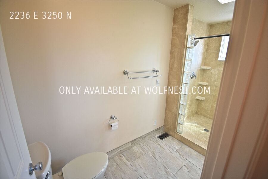 Gorgeous 4 Bed Layton Home! No Deposit Option! property image