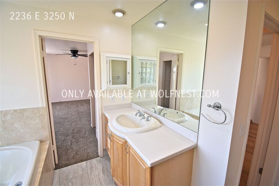 Gorgeous 4 Bed Layton Home! No Deposit Option! property image