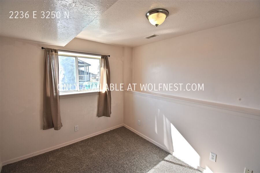 Gorgeous 4 Bed Layton Home! No Deposit Option! property image