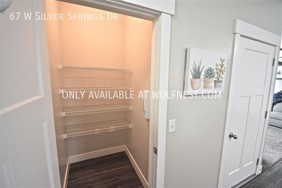 Fully Furnished Stunning 3 Bedroom Vineyard Condo! No Deposit Option! property image