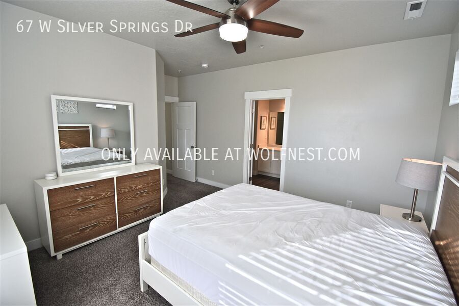 Fully Furnished Stunning 3 Bedroom Vineyard Condo! No Deposit Option! property image