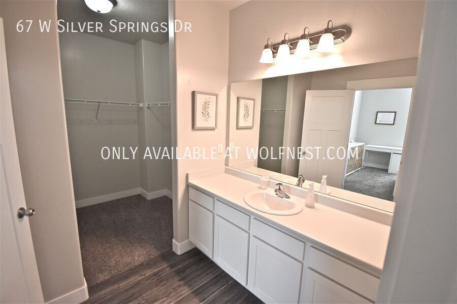 Fully Furnished Stunning 3 Bedroom Vineyard Condo! No Deposit Option! property image