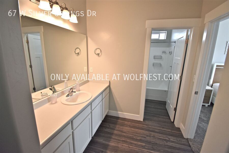 Fully Furnished Stunning 3 Bedroom Vineyard Condo! No Deposit Option! property image