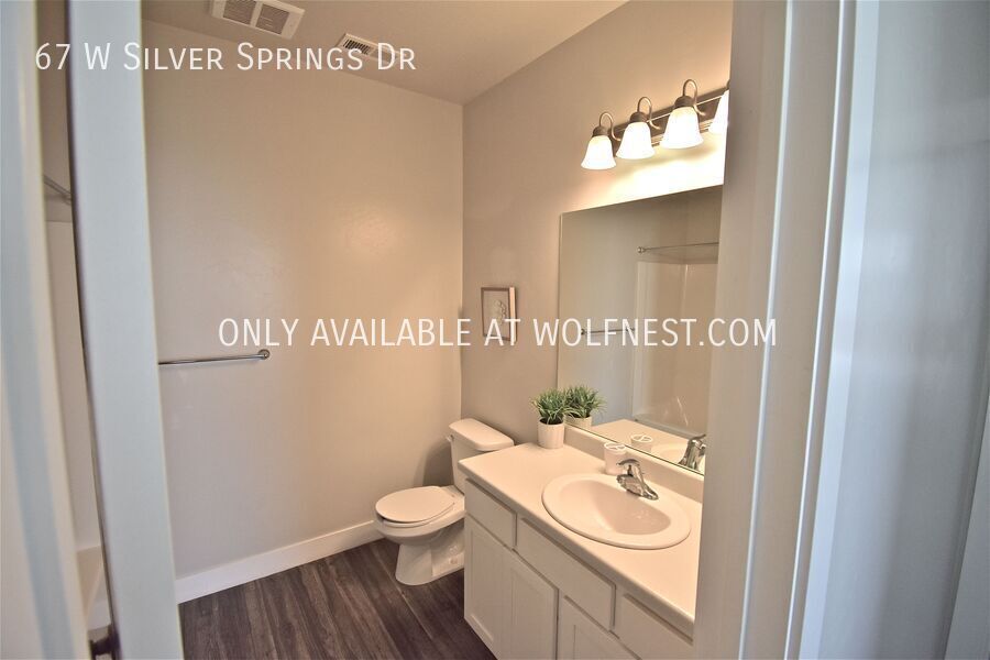 Fully Furnished Stunning 3 Bedroom Vineyard Condo! No Deposit Option! property image