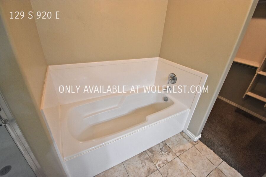 Spacious 4 Bed American Fork Townhome! No Deposit Option! property image