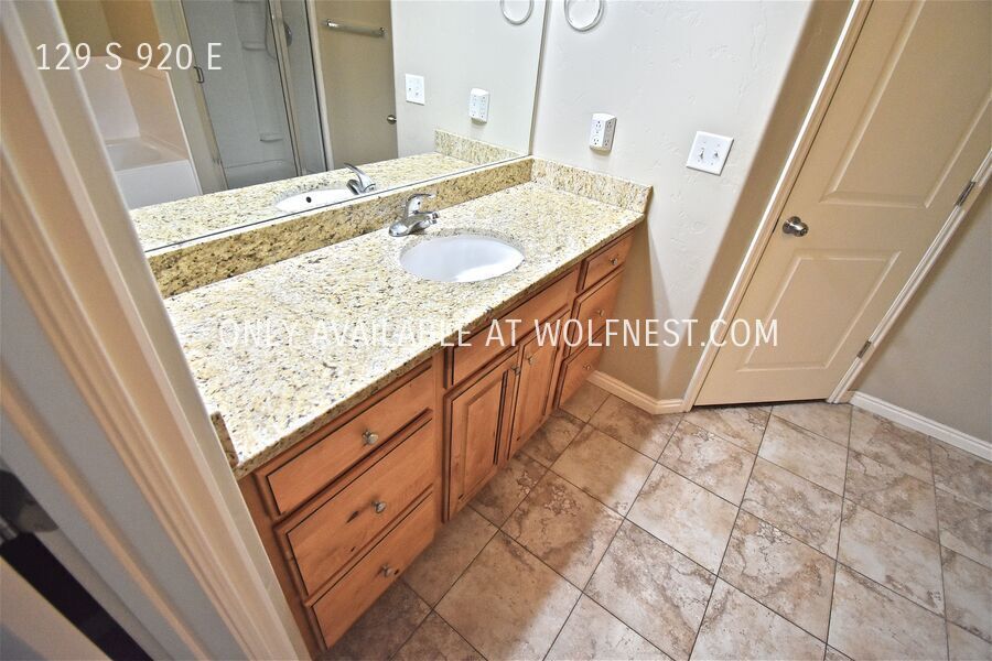 Spacious 4 Bed American Fork Townhome! No Deposit Option! property image