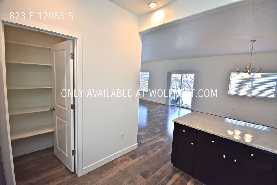 Gorgeous 3 Bed Draper Townhome! No Deposit Option! property image
