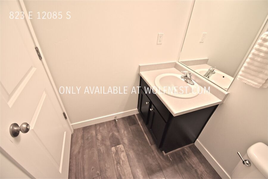 Gorgeous 3 Bed Draper Townhome! No Deposit Option! property image