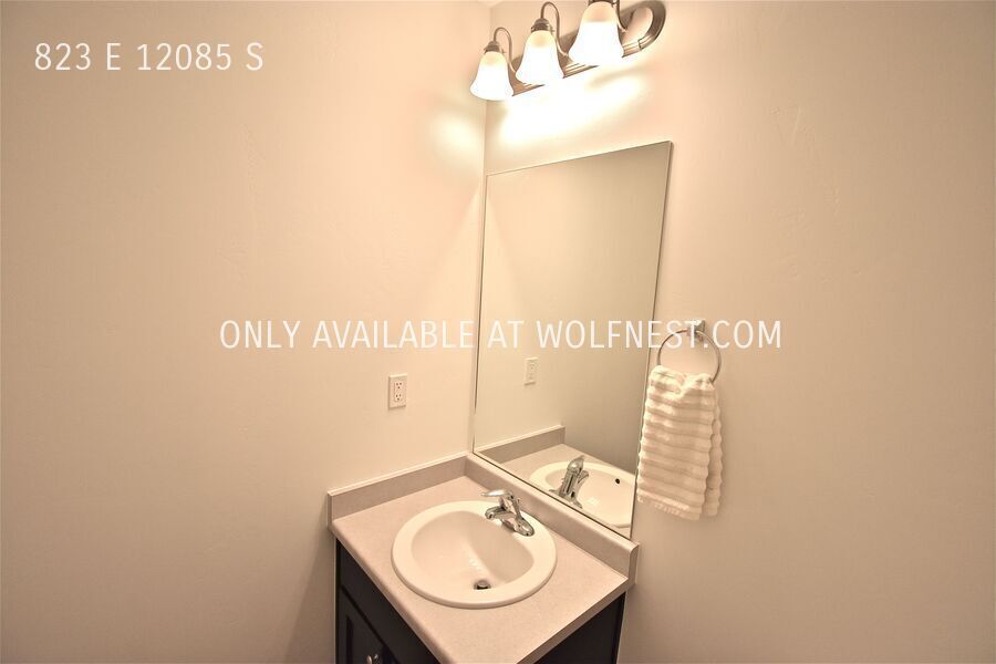 Gorgeous 3 Bed Draper Townhome! No Deposit Option! property image