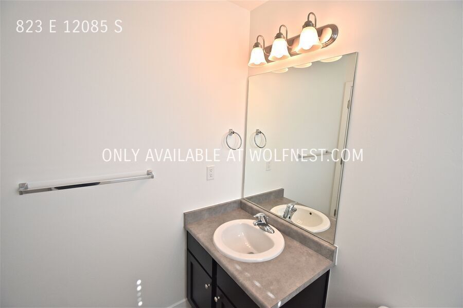 Gorgeous 3 Bed Draper Townhome! No Deposit Option! property image