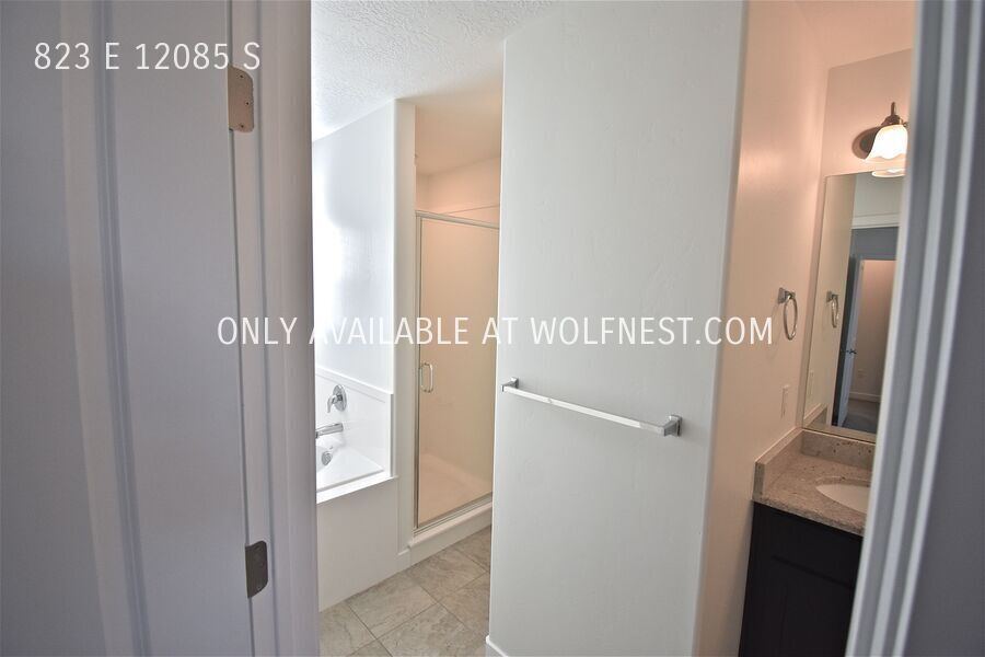 Gorgeous 3 Bed Draper Townhome! No Deposit Option! property image