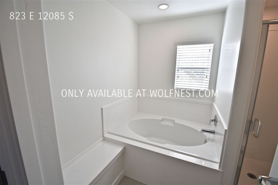 Gorgeous 3 Bed Draper Townhome! No Deposit Option! property image