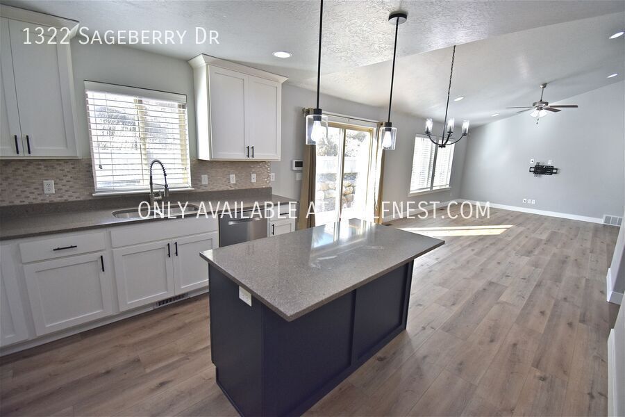 Spacious 6 Bed Santaquin Home! No Deposit Option! property image