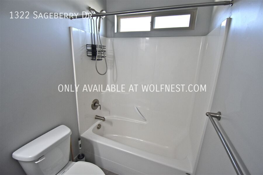 Spacious 6 Bed Santaquin Home! No Deposit Option! property image