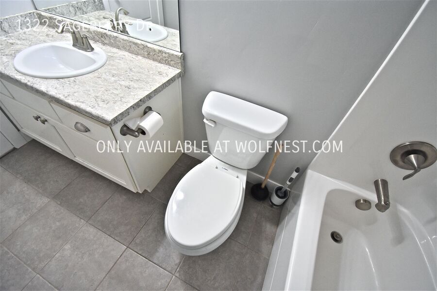 Spacious 6 Bed Santaquin Home! No Deposit Option! property image