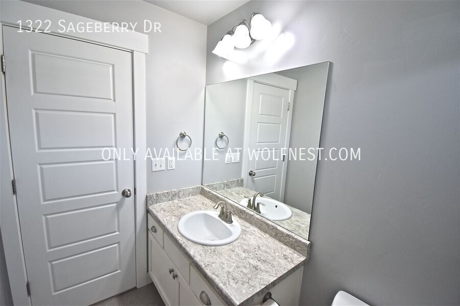 Spacious 6 Bed Santaquin Home! No Deposit Option! property image