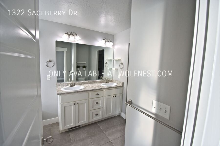 Spacious 6 Bed Santaquin Home! No Deposit Option! property image