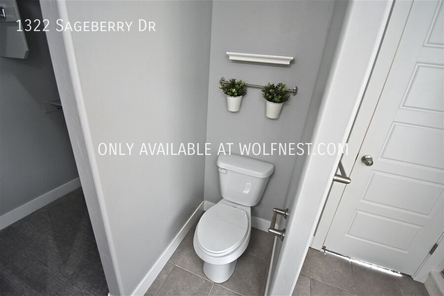 Spacious 6 Bed Santaquin Home! No Deposit Option! property image