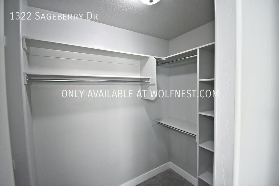 Spacious 6 Bed Santaquin Home! No Deposit Option! property image