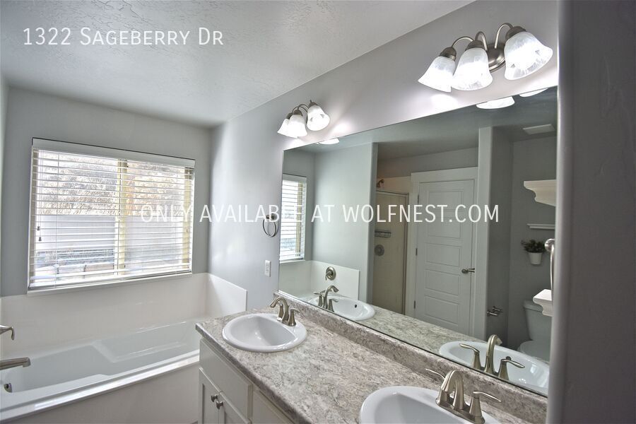 Spacious 6 Bed Santaquin Home! No Deposit Option! property image