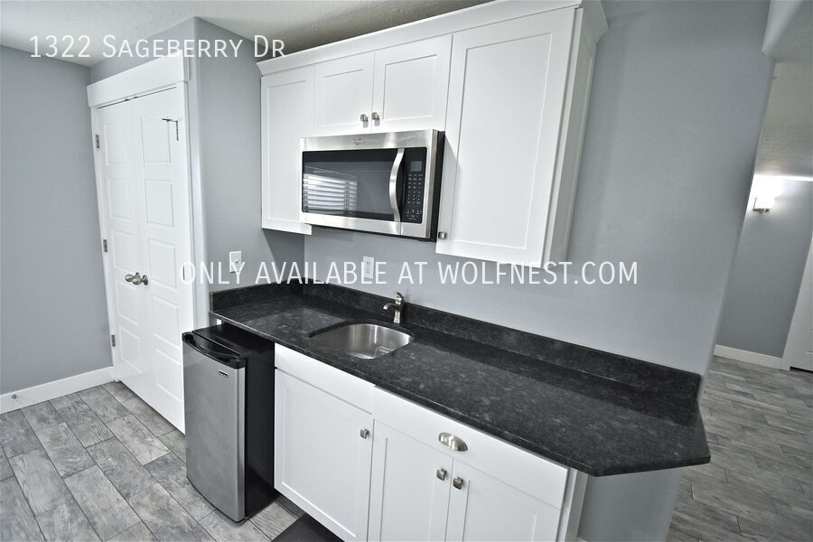 Spacious 6 Bed Santaquin Home! No Deposit Option! property image