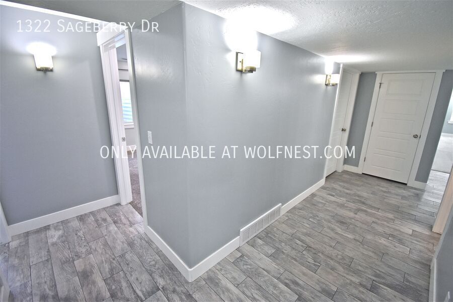 Spacious 6 Bed Santaquin Home! No Deposit Option! property image