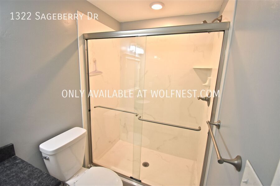 Spacious 6 Bed Santaquin Home! No Deposit Option! property image