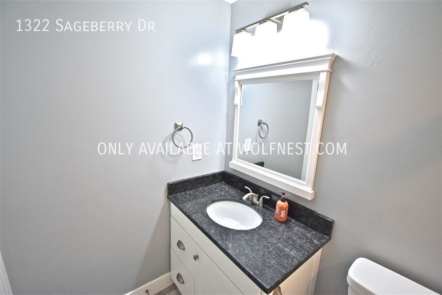 Spacious 6 Bed Santaquin Home! No Deposit Option! property image