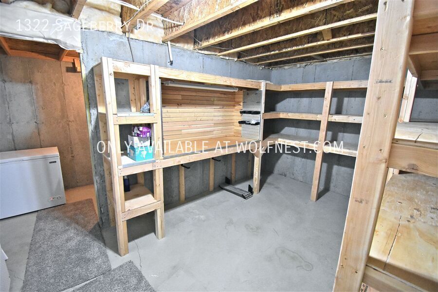 Spacious 6 Bed Santaquin Home! No Deposit Option! property image