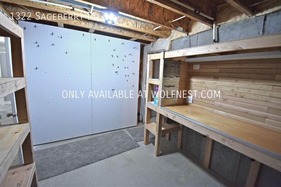 Spacious 6 Bed Santaquin Home! No Deposit Option! property image