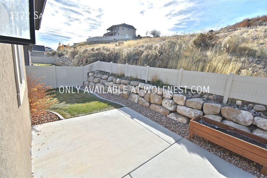 Spacious 6 Bed Santaquin Home! No Deposit Option! property image