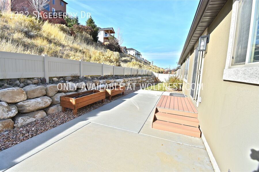 Spacious 6 Bed Santaquin Home! No Deposit Option! property image