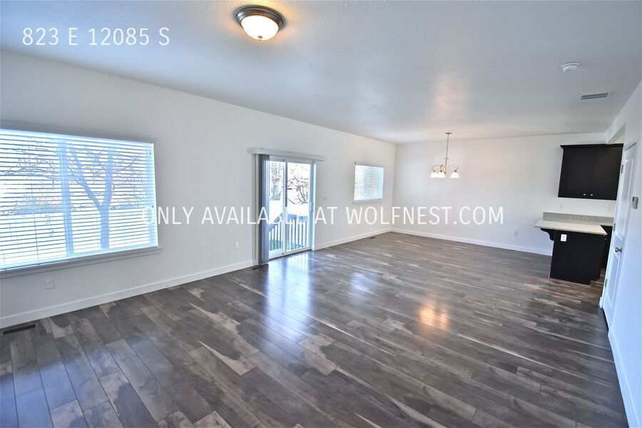 Gorgeous 3 Bed Draper Townhome! No Deposit Option! property image