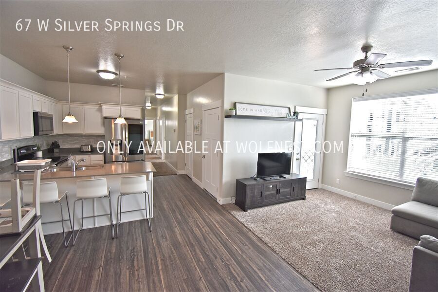 Fully Furnished Stunning 3 Bedroom Vineyard Condo! No Deposit Option! property image