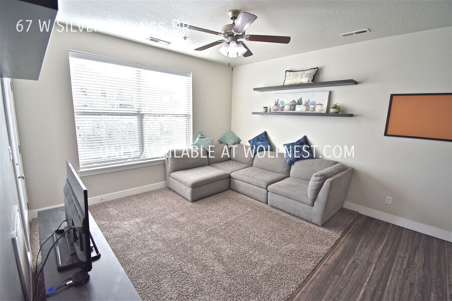 Fully Furnished Stunning 3 Bedroom Vineyard Condo! No Deposit Option! property image