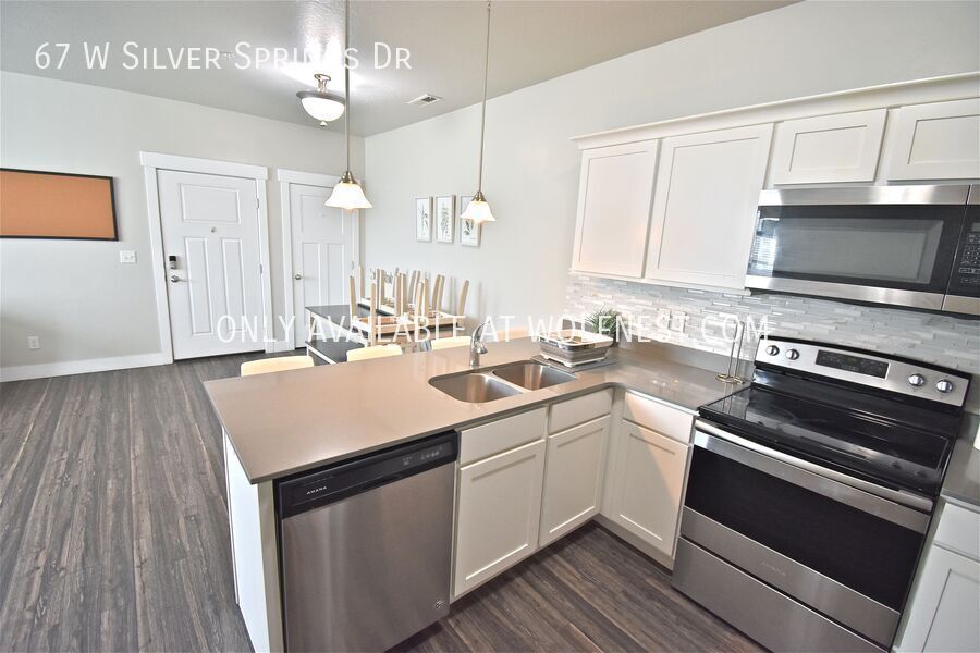 Fully Furnished Stunning 3 Bedroom Vineyard Condo! No Deposit Option! property image