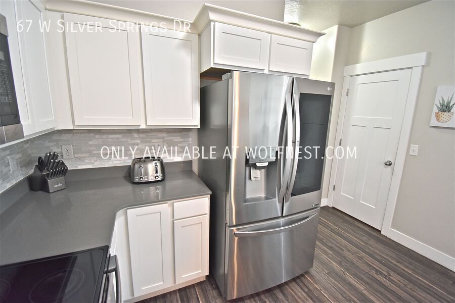 Fully Furnished Stunning 3 Bedroom Vineyard Condo! No Deposit Option! property image