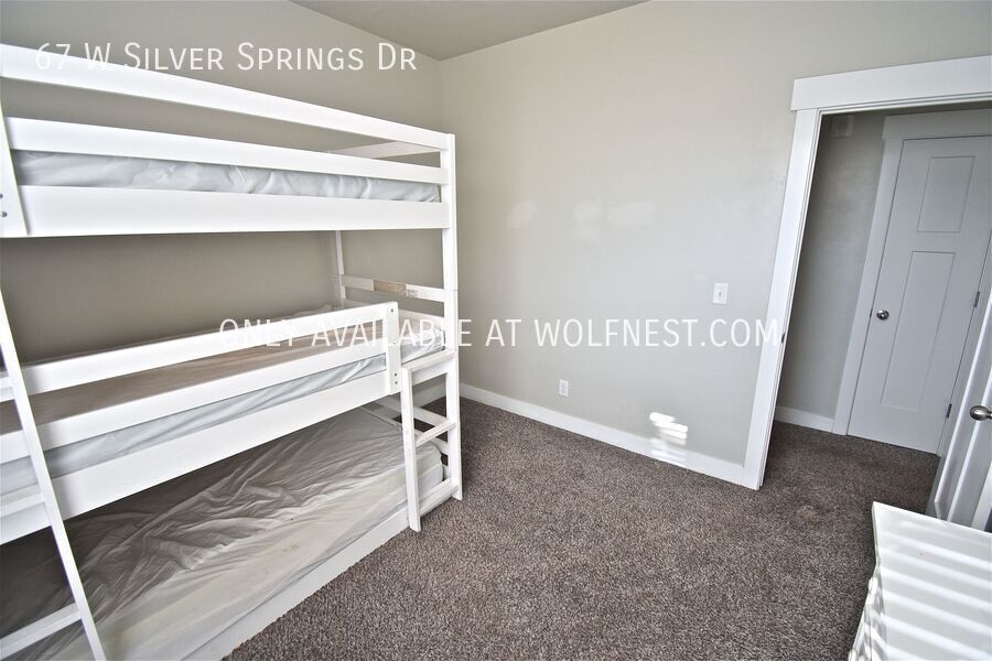 Fully Furnished Stunning 3 Bedroom Vineyard Condo! No Deposit Option! property image