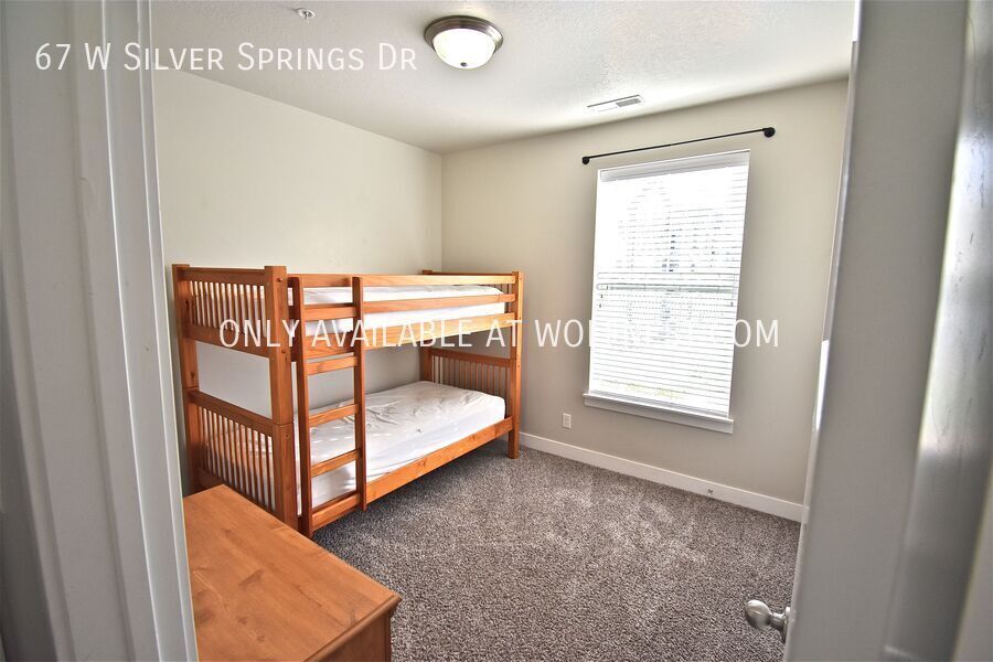 Fully Furnished Stunning 3 Bedroom Vineyard Condo! No Deposit Option! property image