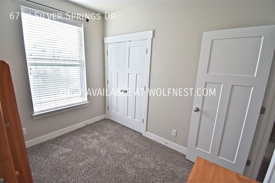 Fully Furnished Stunning 3 Bedroom Vineyard Condo! No Deposit Option! property image