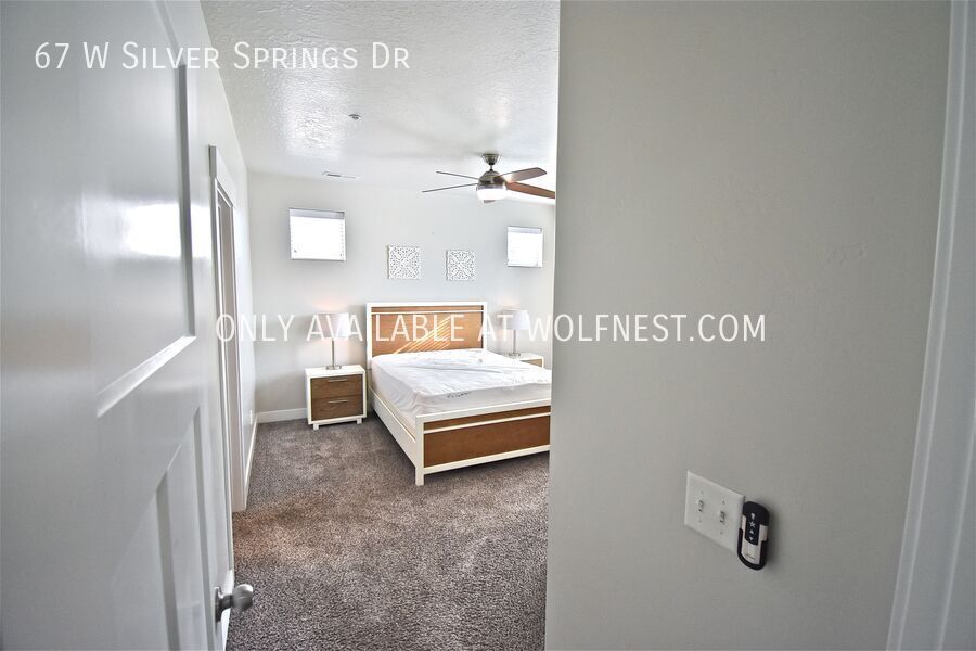 Fully Furnished Stunning 3 Bedroom Vineyard Condo! No Deposit Option! property image