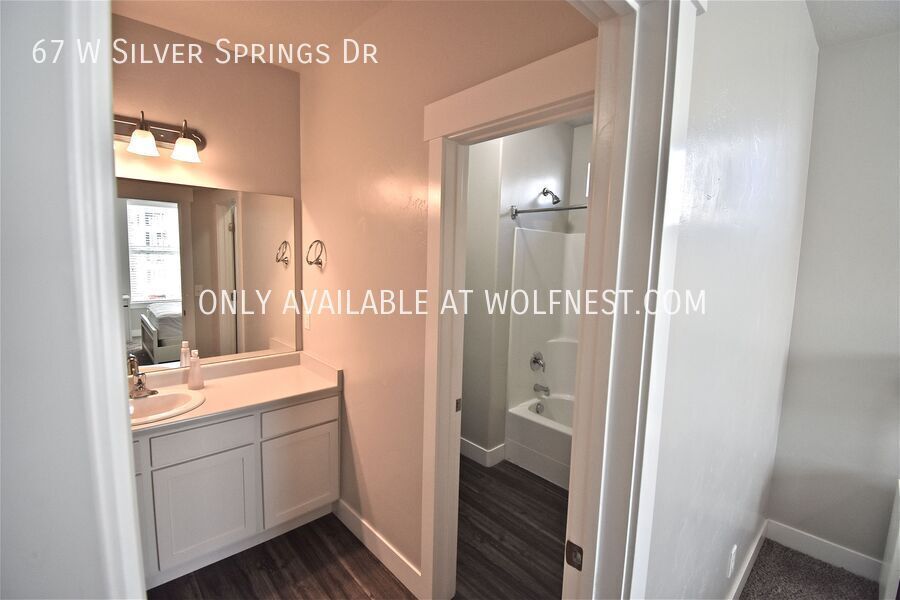 Fully Furnished Stunning 3 Bedroom Vineyard Condo! No Deposit Option! property image