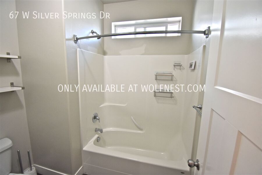 Fully Furnished Stunning 3 Bedroom Vineyard Condo! No Deposit Option! property image