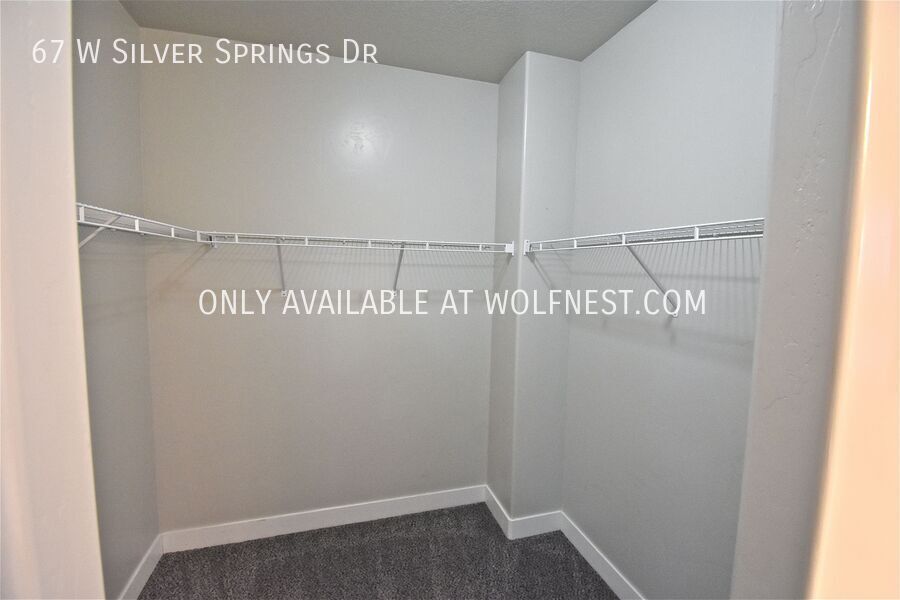 Fully Furnished Stunning 3 Bedroom Vineyard Condo! No Deposit Option! property image