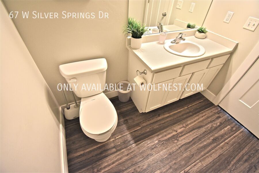 Fully Furnished Stunning 3 Bedroom Vineyard Condo! No Deposit Option! property image