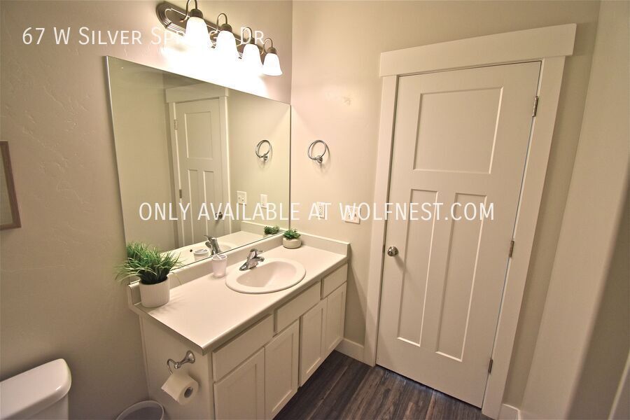 Fully Furnished Stunning 3 Bedroom Vineyard Condo! No Deposit Option! property image