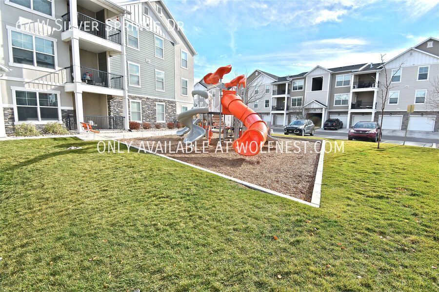 Fully Furnished Stunning 3 Bedroom Vineyard Condo! No Deposit Option! property image