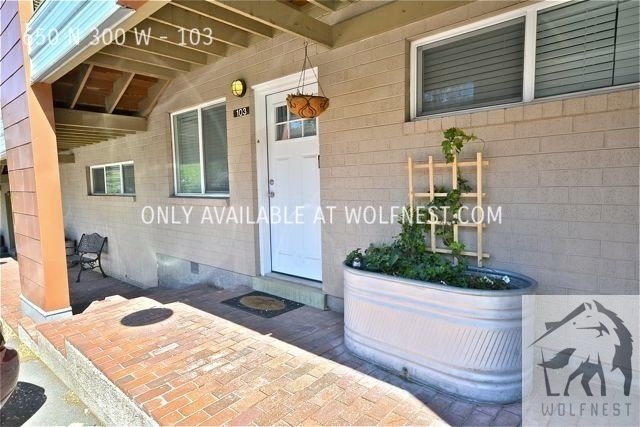 Stunning 1 Bed Downtown Unit! No Deposit Option! property image